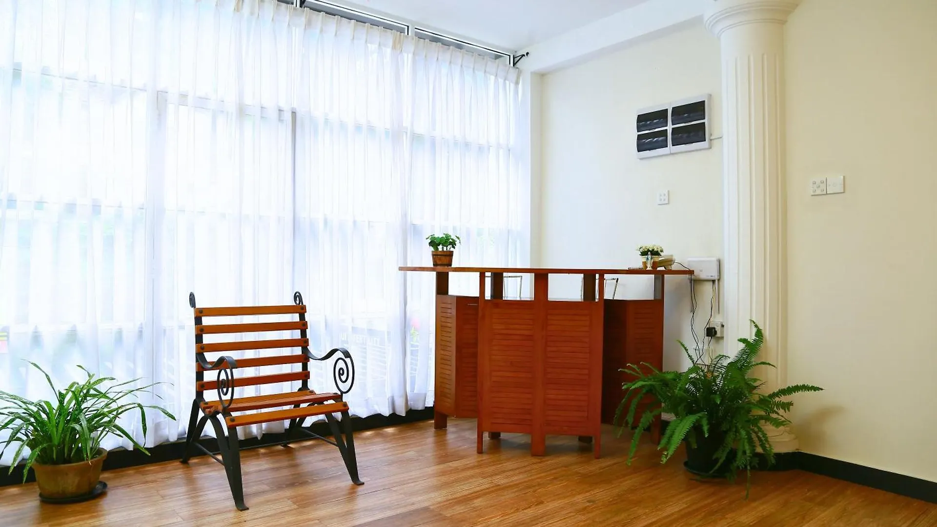 City Nest Inn Канди