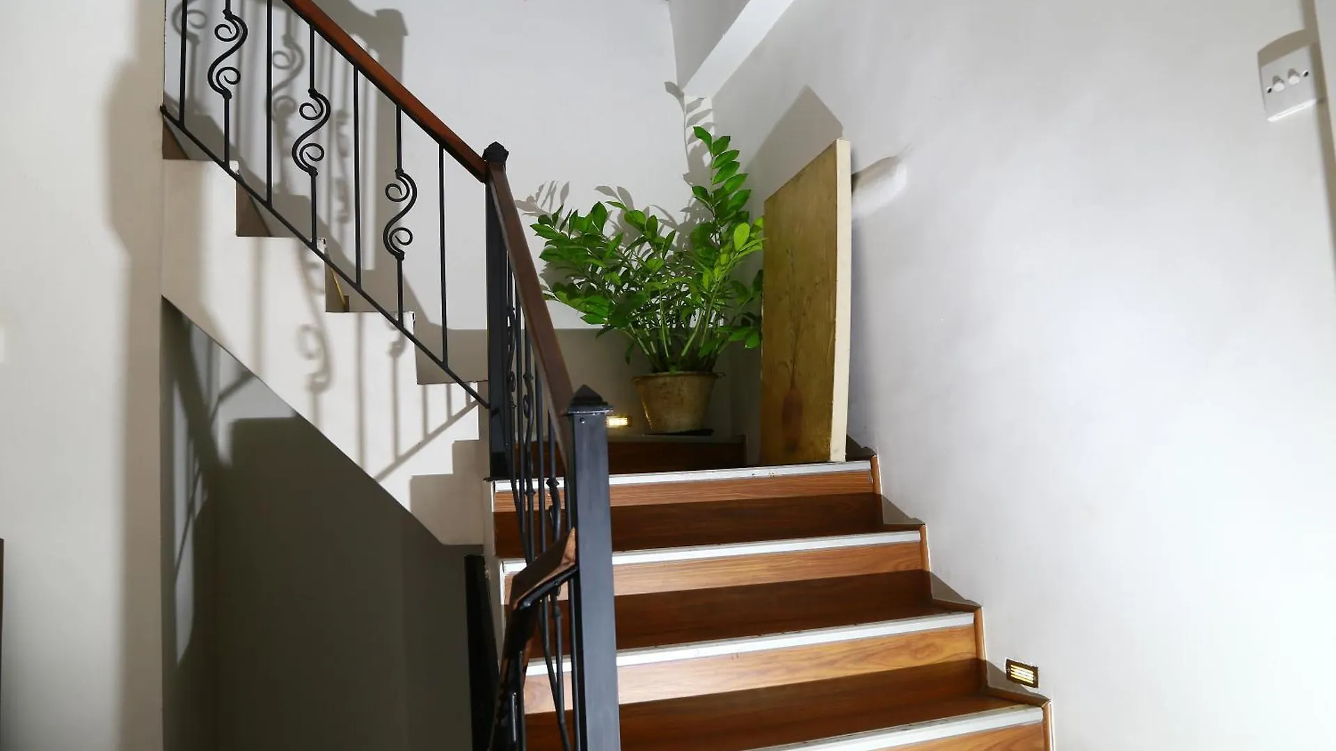 City Nest Inn Канди Отель