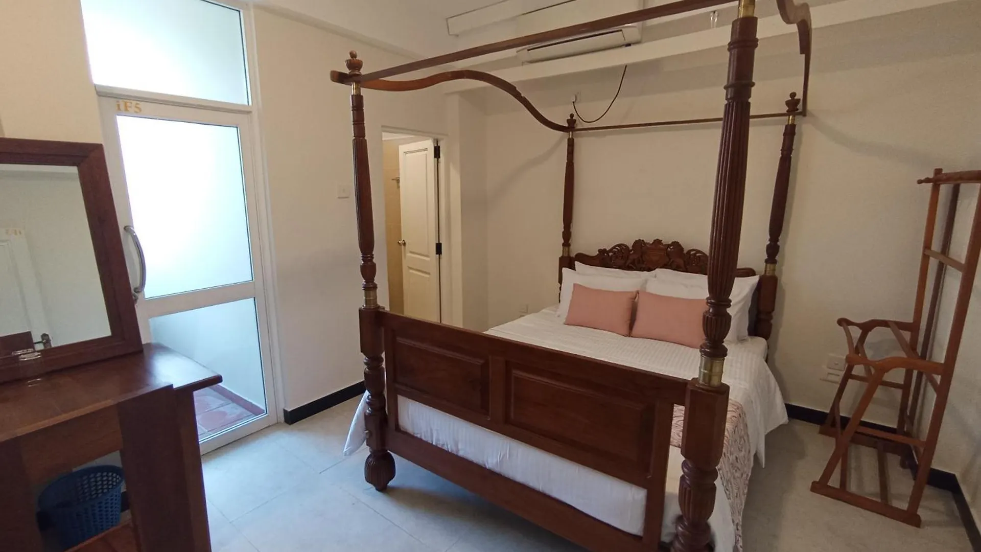 Отель City Nest Inn Канди Шри-Ланка